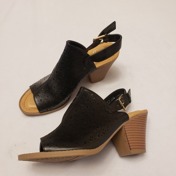 Dr. Scholl's Chunky Heel Sandals - Picture 11 of 11